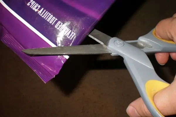 How to Open Sealed Plastic Packaging Without Scissors